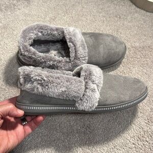 *Gently Used* Skechers Women's Cozy Campfire-Team Toasty Slipper- Size 8.5